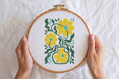 Abstract Daisy Flowers Embroidery Design – Modern Daisy Floral Machine Embroidery Pattern, Artistic Flower Embroidery Design