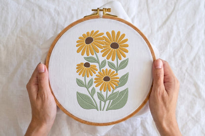 Daisy Flowers Embroidery Design – Beautiful Daisy Floral Machine Embroidery Pattern, Elegant Flower Embroidery Design