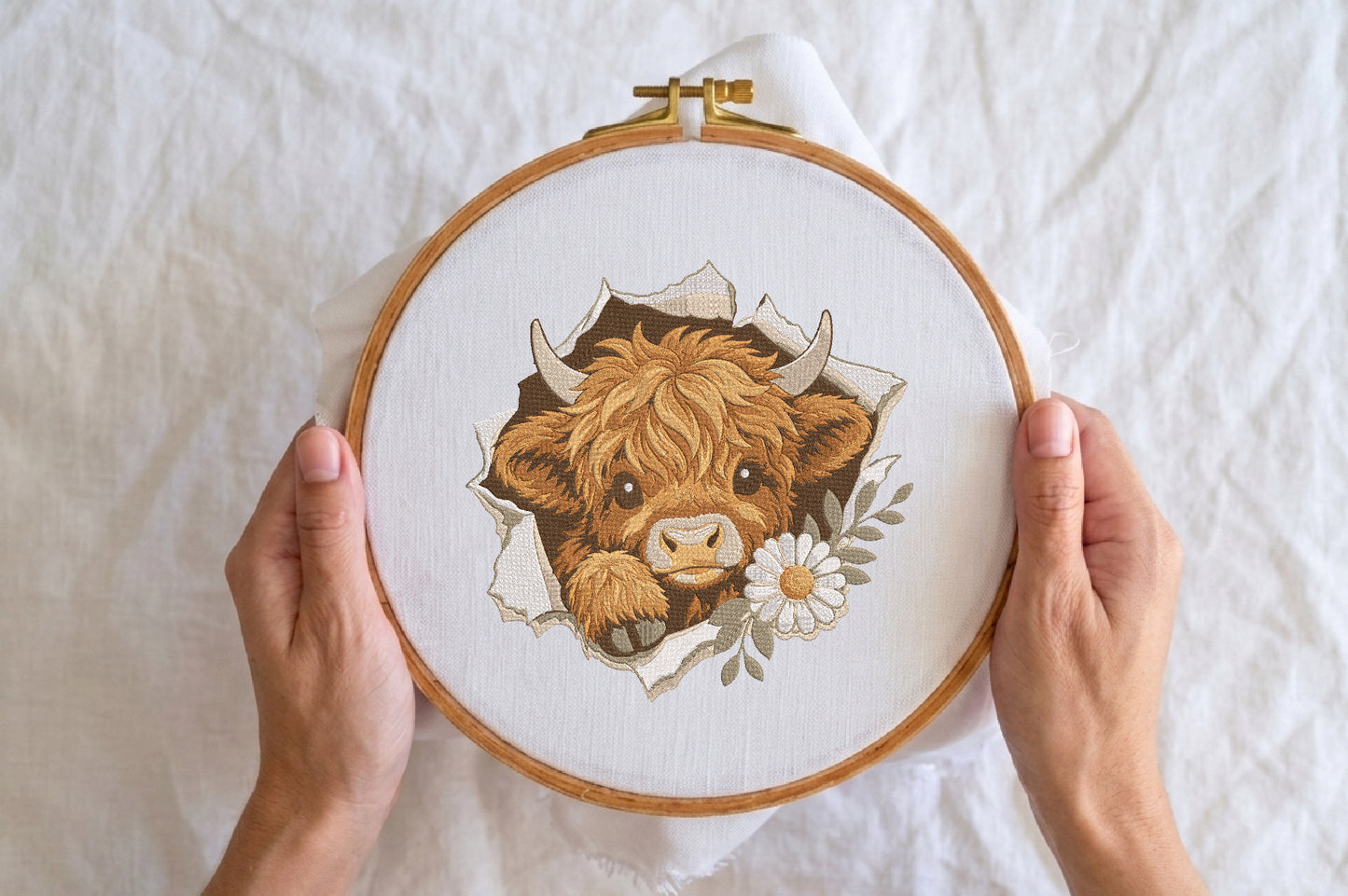 Highland Cow Embroidery Design – Cute Highland Cow Machine Embroidery Pattern, Rustic Farmhouse Animal Embroidery Design