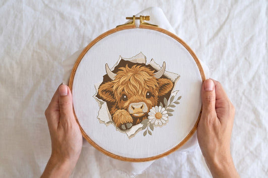 Highland Cow Embroidery Design – Cute Highland Cow Machine Embroidery Pattern, Rustic Farmhouse Animal Embroidery Design
